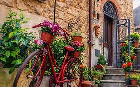 MGResidenceTolfa Piazza Vecchia